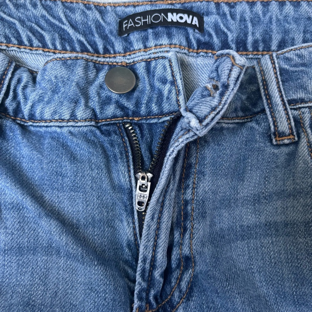 Distressed High Rise Jeans - Picture 5 of 8
